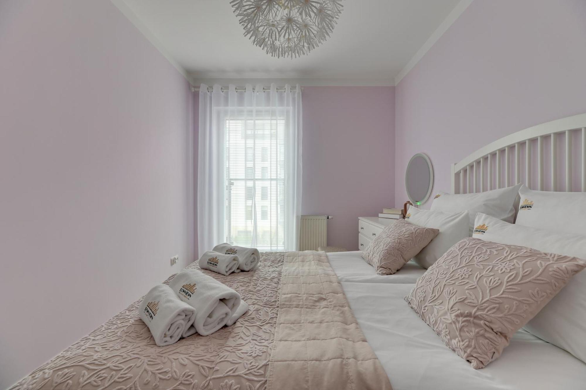 Chmielna Park - City Center & Parking By Downtown Apartments غدانسك الغرفة الصورة
